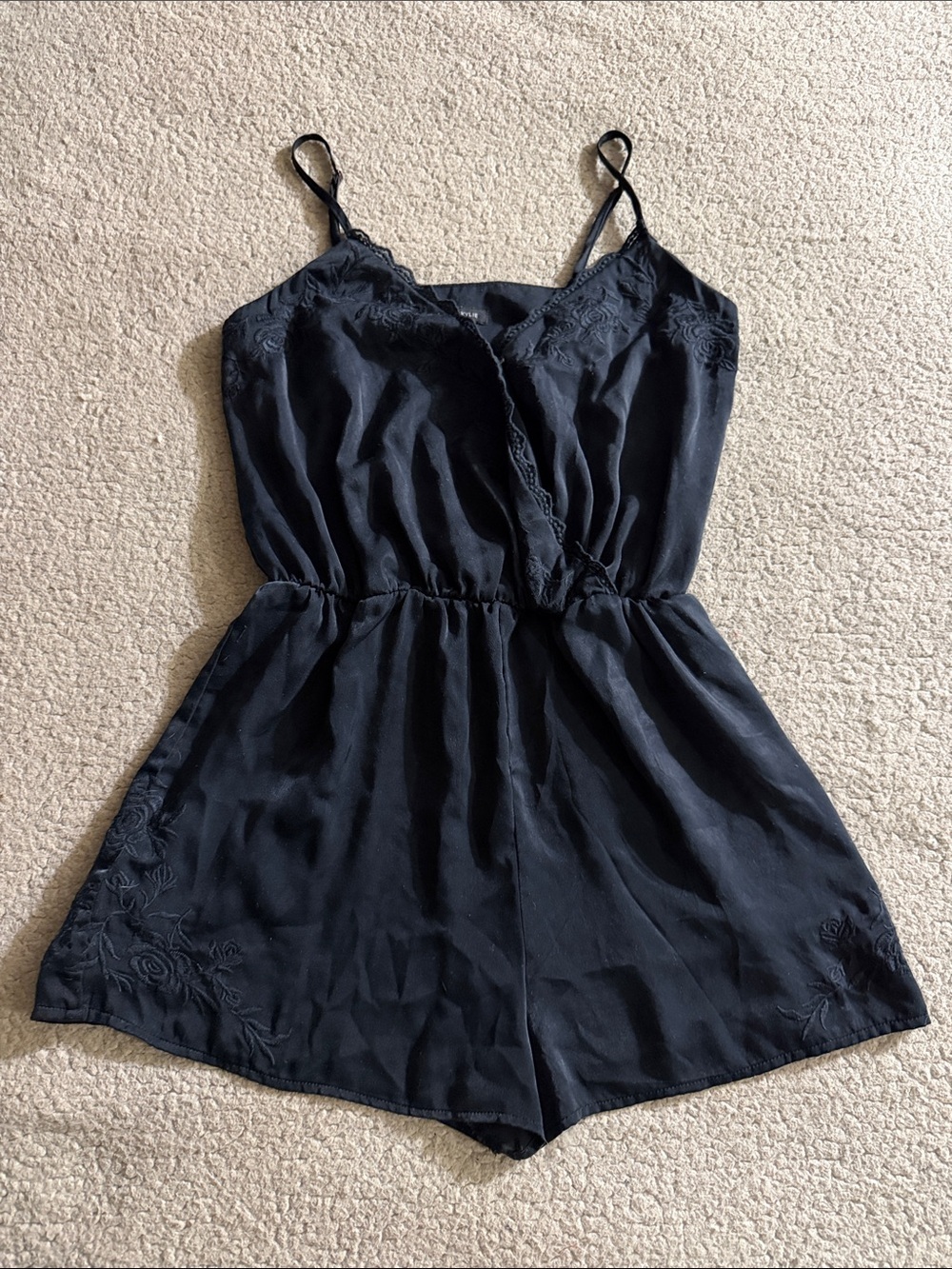 Kendall & Kylie Black Lace-Trim Sleeveless Romper Medium